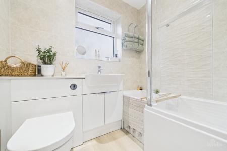 3 bedroom Semi-detached house for sale in Hedgerow Close, Barrow-upon-Humber, North Lincolnshire, DN19