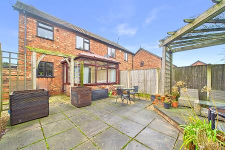3 bedroom Semi-detached house for sale in Hedgerow Close, Barrow-upon-Humber, North Lincolnshire, DN19
