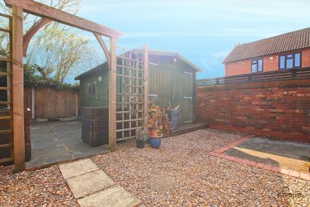 3 bedroom Semi-detached house for sale in Hedgerow Close, Barrow-upon-Humber, North Lincolnshire, DN19