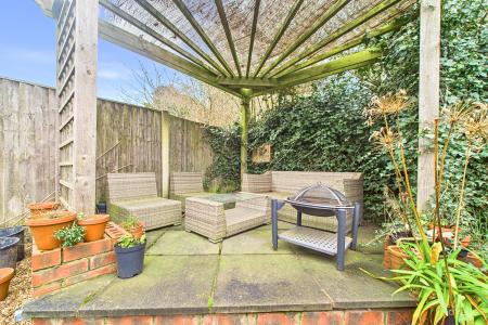 3 bedroom Semi-detached house for sale in Hedgerow Close, Barrow-upon-Humber, North Lincolnshire, DN19