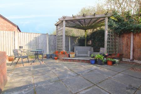 3 bedroom Semi-detached house for sale in Hedgerow Close, Barrow-upon-Humber, North Lincolnshire, DN19