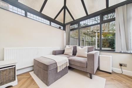 3 bedroom Semi-detached house for sale in Hedgerow Close, Barrow-upon-Humber, North Lincolnshire, DN19