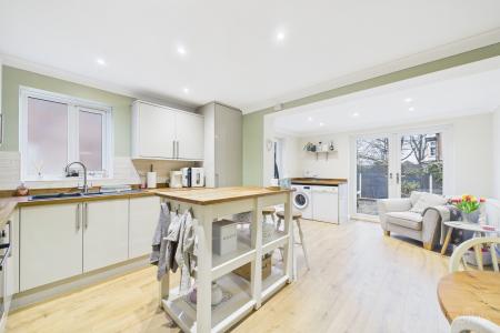 3 bedroom Semi-detached house for sale in Simpson Close, Barrow-upon-Humber, North Lincolnshire, DN19