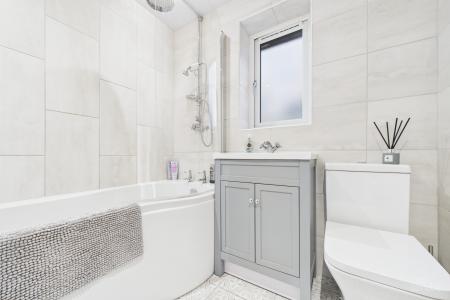 3 bedroom Semi-detached house for sale in Simpson Close, Barrow-upon-Humber, North Lincolnshire, DN19