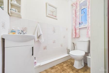 4 bedroom Detached bungalow for sale in Carr Road, Ulceby, North Lincolnshire, DN39