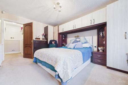 4 bedroom Detached bungalow for sale in Carr Road, Ulceby, North Lincolnshire, DN39