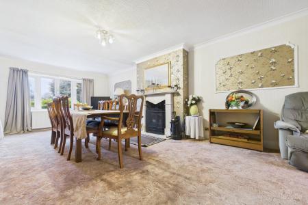 4 bedroom Detached bungalow for sale in Carr Road, Ulceby, North Lincolnshire, DN39