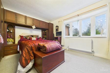 4 bedroom Detached bungalow for sale in Carr Road, Ulceby, North Lincolnshire, DN39