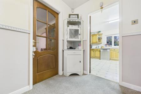 4 bedroom Detached bungalow for sale in Carr Road, Ulceby, North Lincolnshire, DN39