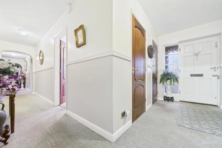 4 bedroom Detached bungalow for sale in Carr Road, Ulceby, North Lincolnshire, DN39