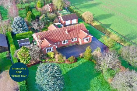 4 bedroom Detached bungalow for sale in Carr Road, Ulceby, North Lincolnshire, DN39