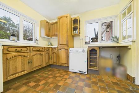 4 bedroom Detached bungalow for sale in Carr Road, Ulceby, North Lincolnshire, DN39