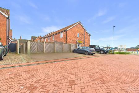 3 bedroom Terraced House for sale in Minerva Walk, Barton-upon-Humber, North Lincolnshire, DN18