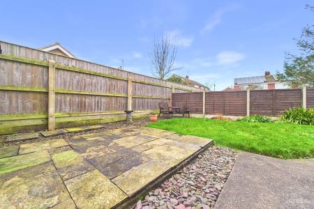 2 bedroom Semi-detached house for sale in Hawthorne Close, Winterton, North Lincolnshire, DN15