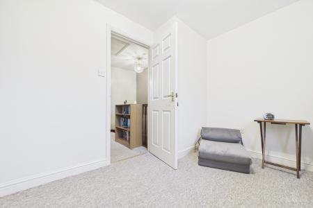 2 bedroom Semi-detached house for sale in Hawthorne Close, Winterton, North Lincolnshire, DN15