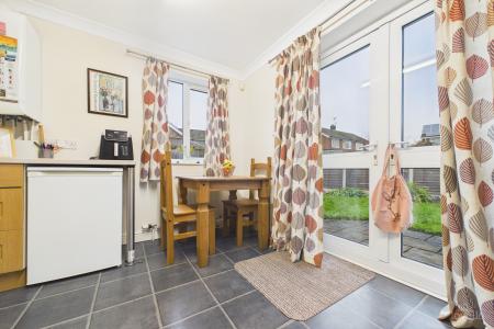 2 bedroom Semi-detached house for sale in Hawthorne Close, Winterton, North Lincolnshire, DN15