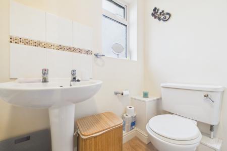 2 bedroom Semi-detached house for sale in Hawthorne Close, Winterton, North Lincolnshire, DN15