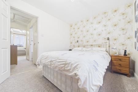 2 bedroom Semi-detached house for sale in Hawthorne Close, Winterton, North Lincolnshire, DN15