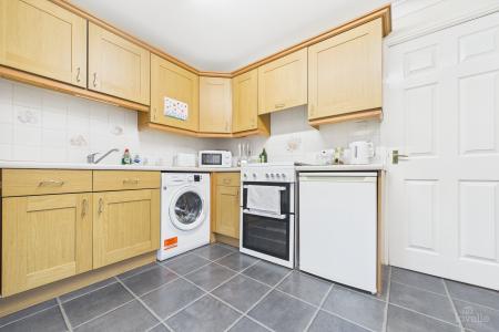 2 bedroom Semi-detached house for sale in Hawthorne Close, Winterton, North Lincolnshire, DN15