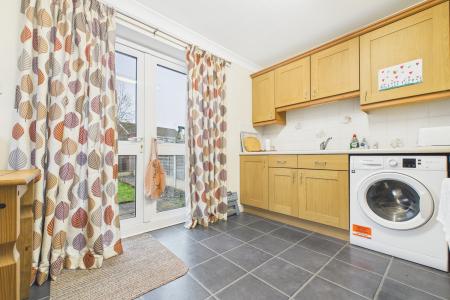 2 bedroom Semi-detached house for sale in Hawthorne Close, Winterton, North Lincolnshire, DN15
