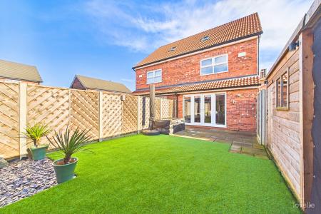 3 bedroom Semi-detached house for sale in Canberra View, Barton-upon-Humber, North Lincolnshire, DN18