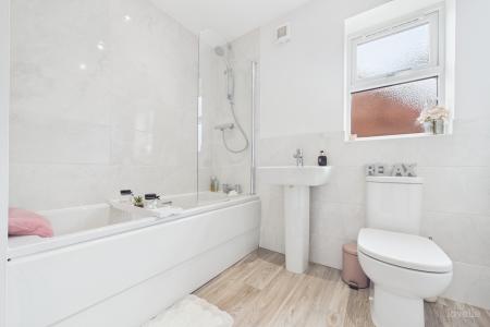 3 bedroom Semi-detached house for sale in Canberra View, Barton-upon-Humber, North Lincolnshire, DN18