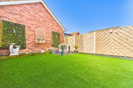 3 bedroom Semi-detached house for sale in Canberra View, Barton-upon-Humber, North Lincolnshire, DN18