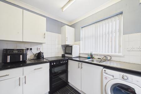 3 bedroom Semi-detached house for sale in Overton Court, Barton-upon-Humber, North Lincolnshire, DN18