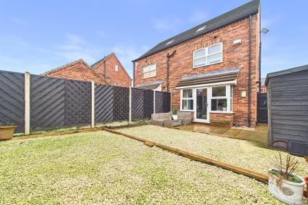 3 bedroom Semi-detached house for sale in Canberra View, Barton-upon-Humber, North Lincolnshire, DN18
