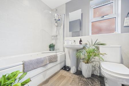3 bedroom Semi-detached house for sale in Canberra View, Barton-upon-Humber, North Lincolnshire, DN18