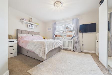3 bedroom Semi-detached house for sale in Canberra View, Barton-upon-Humber, North Lincolnshire, DN18