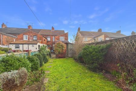 3 bedroom End of terrace house for sale in Castledyke West, Barton-upon-Humber, North Lincolnshire, DN18