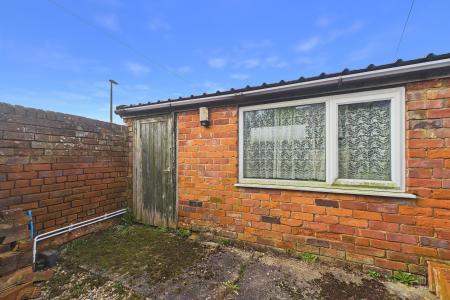 3 bedroom End of terrace house for sale in Castledyke West, Barton-upon-Humber, North Lincolnshire, DN18