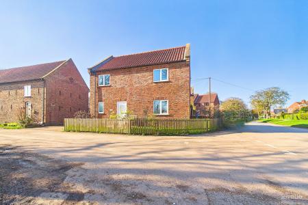 3 bedroom Detached house for sale in Church Side, Goxhill, North Lincolnshire, DN19