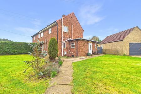 3 bedroom Semi-detached house for sale in Thorn Lane, Goxhill, North Lincolnshire, DN19