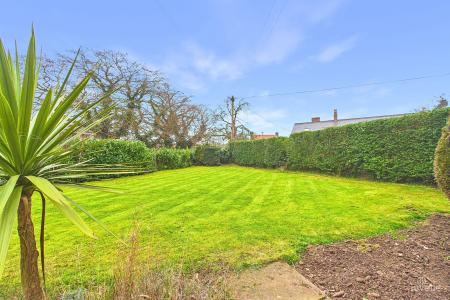 3 bedroom Semi-detached house for sale in Thorn Lane, Goxhill, North Lincolnshire, DN19