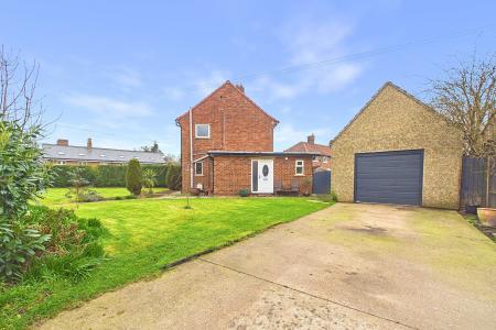 3 bedroom Semi-detached house for sale in Thorn Lane, Goxhill, North Lincolnshire, DN19