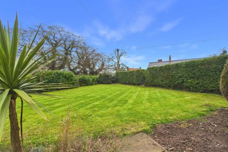 3 bedroom Semi-detached house for sale in Abbeygarth Villas Thorn Lane, Goxhill, North Lincolnshire, DN19