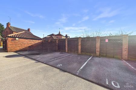 1 bedroom End of terrace house for sale in Anchor Village, Pasture Road, Barton-upon-Humber, North Lincolnshire, DN18