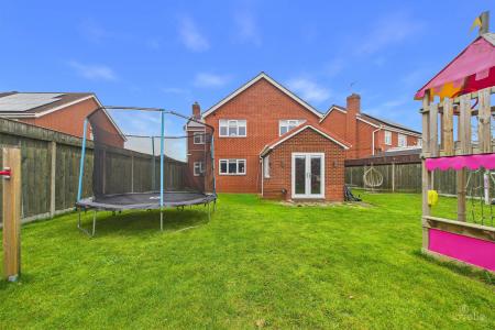 4 bedroom Detached house for sale in Evergreen Close, Goxhill, North Lincolnshire, DN19