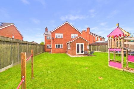 4 bedroom Detached house for sale in Evergreen Close, Goxhill, North Lincolnshire, DN19