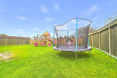 4 bedroom Detached house for sale in Evergreen Close, Goxhill, North Lincolnshire, DN19