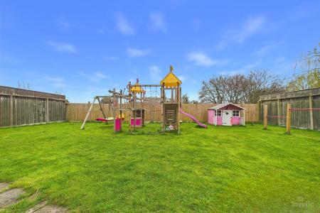 4 bedroom Detached house for sale in Evergreen Close, Goxhill, North Lincolnshire, DN19