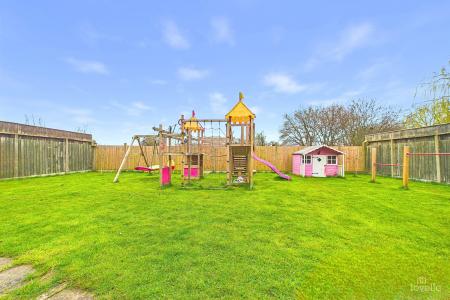 4 bedroom Detached house for sale in Evergreen Close, Goxhill, North Lincolnshire, DN19