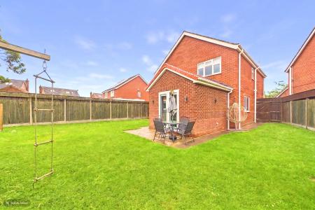 4 bedroom Detached house for sale in Evergreen Close, Goxhill, North Lincolnshire, DN19