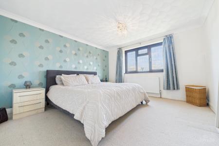 4 bedroom Detached house for sale in Wolsey Drive, Barrow-upon-Humber, North Lincolnshire, DN19