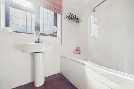 4 bedroom Detached house for sale in Wolsey Drive, Barrow-upon-Humber, North Lincolnshire, DN19