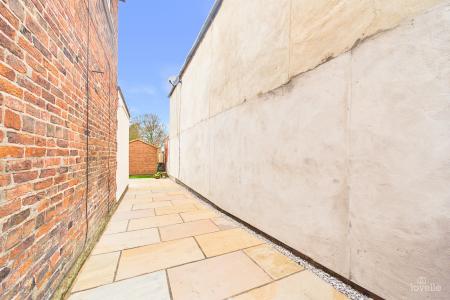 2 bedroom Semi-detached house for sale in Low Street, South Ferriby, North Lincolnshire, DN18