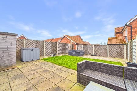 2 bedroom Semi-detached house for sale in Bayleaf Lane, Barton-upon-Humber, North Lincolnshire, DN18