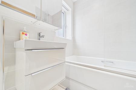 2 bedroom Semi-detached house for sale in Bayleaf Lane, Barton-upon-Humber, North Lincolnshire, DN18